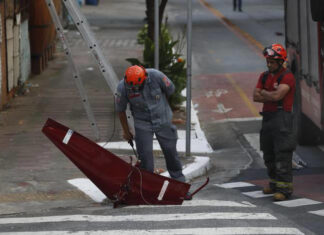 Helicóptero cai na Barra Funda, em São Paulo, e deixa quatro mortos, diz Corpo de Bombeiros