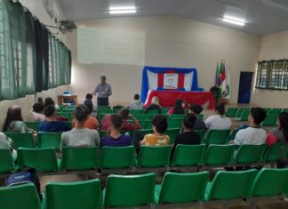 Alunos de Itacoatiara participam do projeto “Educação Empreendedora”