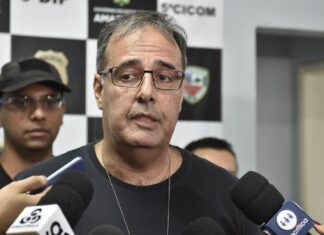 PC-AM e PMAM prendem homem pelo crime de porte de arma de fogo e corrupção ativa, na zona oeste de Manaus