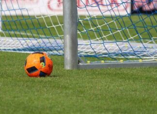 Professor de futebol é flagrado estuprando menino de 7 anos