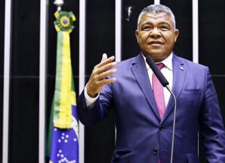 Deputado federal recebe indenização por injúria racial