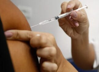 Saúde amplia aplicação de vacina bivalente para maiores de 18 anos