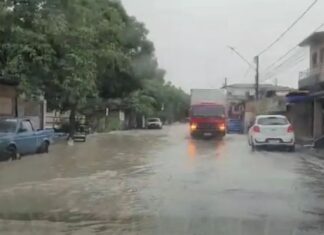 Forte chuva causa alagamentos e erosões em Manaus