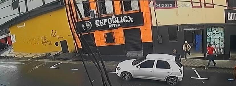 Gabriel-Souza-Ramos-19-anos-foi-executado-dentro-em-um-bar-da-rua-Lobo-DAlmada-no-Centro-de-Manaus-nesta-segunda-feira-3.-1.jpeg
