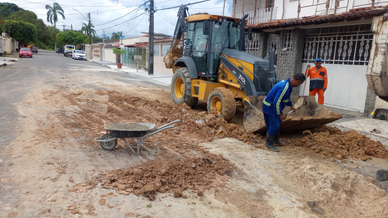 Prefeitura realiza interven&ccedil;&atilde;o emergencial em rede de drenagem no bairro da  Paz - Chumbo Grosso
