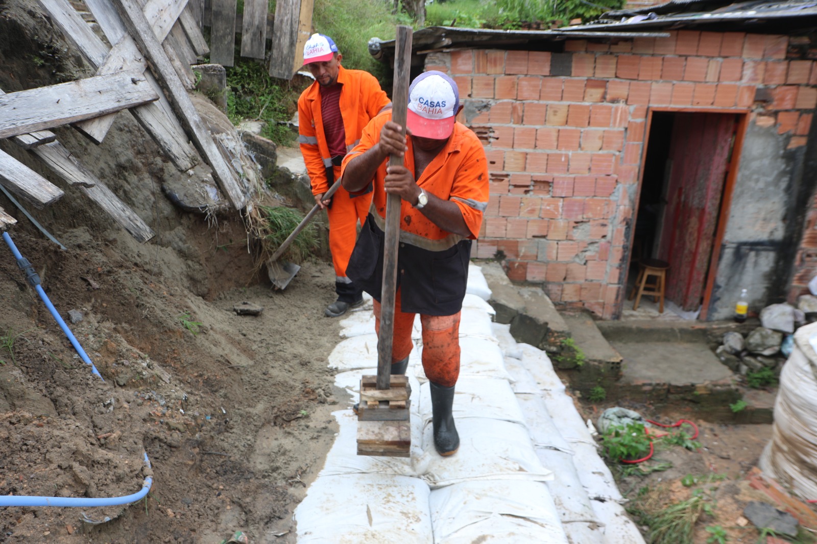 Prefeitura de Manaus implanta rip-rap para conter erosão no bairro União da Vitória - Chumbo Grosso