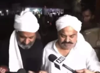 Ex-político e irmão são mortos ao vivo na TV na Índia, veja o vídeo, imagens fortes