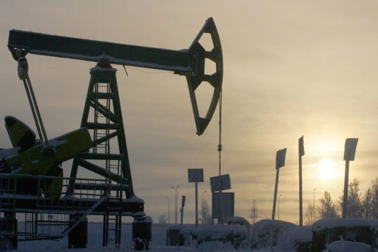 money-russia-petroleo-20dez22-SergeiKarpukhin-768x512