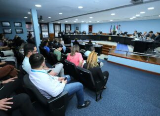 Colegiado do TCE-AM indefere recurso de candidato que tentou tomar posse sem vacinação contra a Covid-19