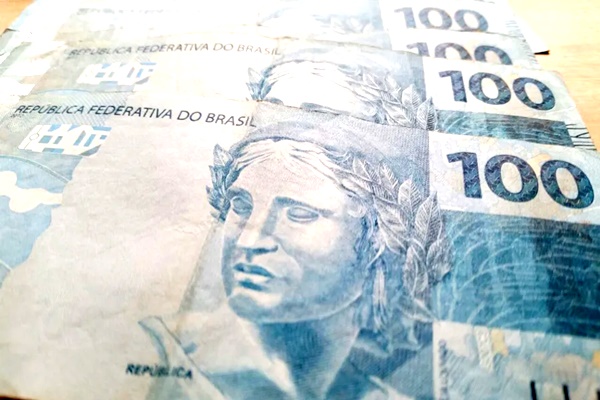 DINHEIRO-FALSO.jpg