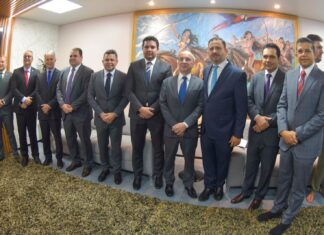 Presidente do TCE-AM participa de homenagem ao subprocurador Marco Aurélio Choy, na Aleam