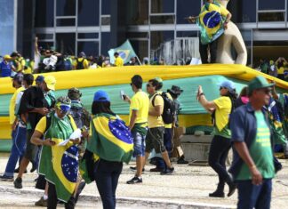 STF torna réus mais 200 investigados por atos nos poderes
