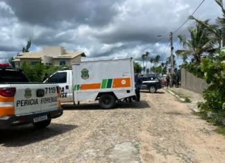 Policial civil mata quatro colegas de trabalho em delegacia, foge em viatura e depois se entrega