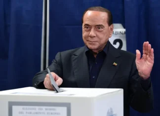 Silvio Berlusconi, ex-primeiro-ministro e dono do Milan da Itália, morre aos 86 anos