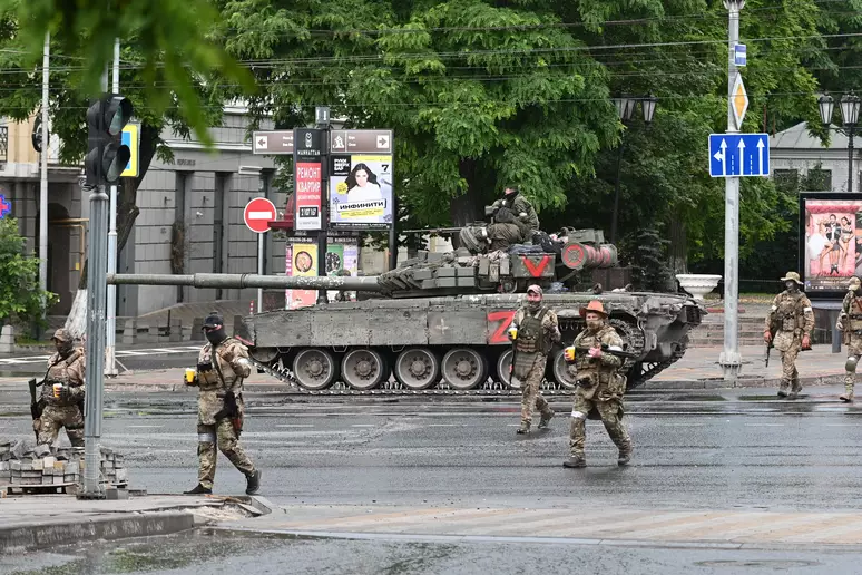 2023-06-24t141025z_1_lynxmpej5n071_rtroptp_4_ukraine-crisis-russia-prigozhin-rostov-uv8n2u44dq29