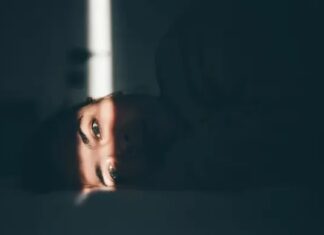 Tratamento faz mulher despertar de estado catatônico após 20 anos