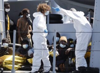 Crise migratória: pescador encontra corpos de vítimas de naufrágio em rede