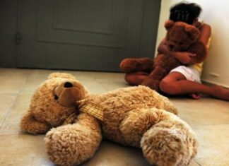 Mãe descobre que adolescente estuprou irmã de 8 anos