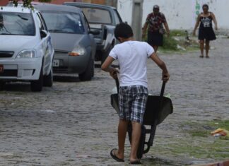 De janeiro a abril, Brasil resgata 702 crianças do trabalho infantil