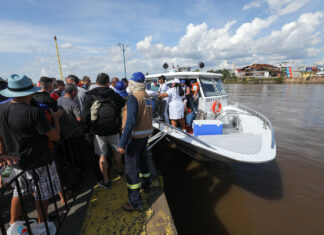 Parintins 2023: Arsepam inicia fiscalização de embarcações durante festival folclórico