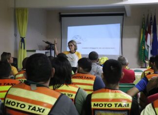 Parintins 2023: Mototaxistas participam de palestra sobre qualificação profissional e segurança no trânsito