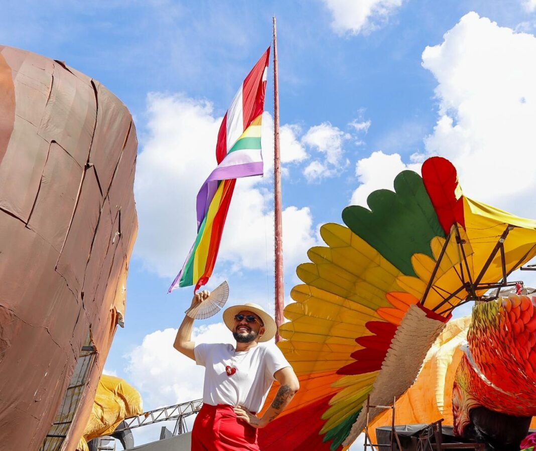 Dia do Orgulho torcedores de Caprichosos e Garantido exaltam simbolismo da bandeira LGBTQIAPN+ nos curraisG1