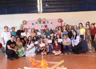Alunos da Escola de Educação Especial Mayara Redman participam de festa junina