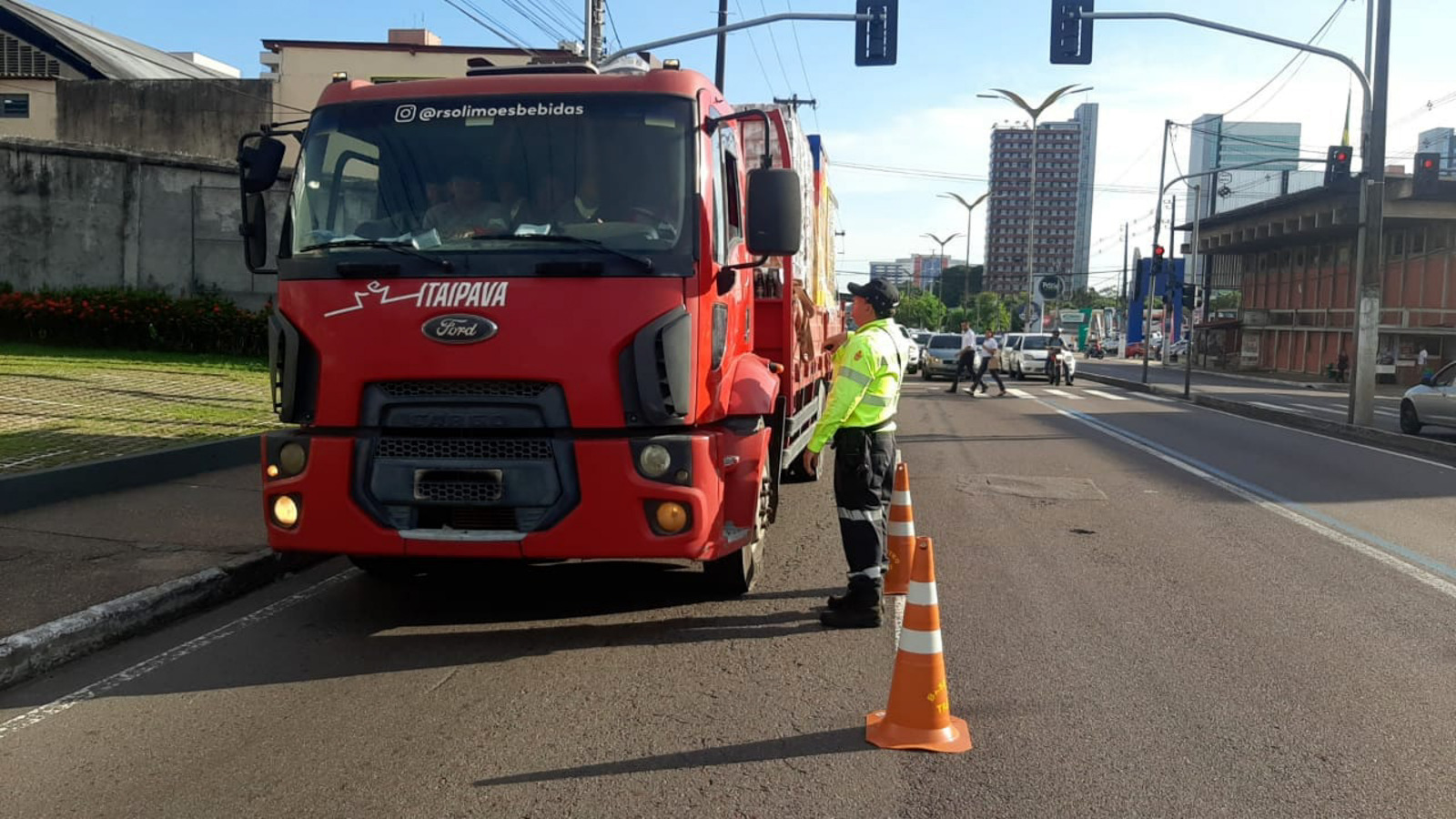 Prefeitura faz operação para fiscalizar caminhões e garantir segurança viária de Manaus - Chumbo Grosso