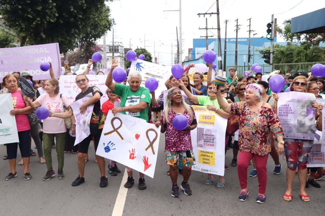 Idosos do Ceci manifestam direito de atravessar faixa de forma segura FOTO JIMMY CHRISTIANSEAS 1