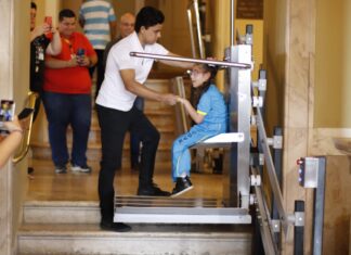 Seinfra conclui adequação de acessibilidade no Teatro Amazonas