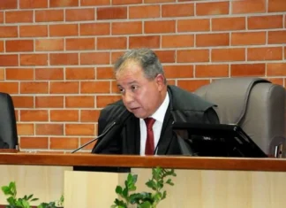 CNJ aposenta desembargador por venda de sentenças