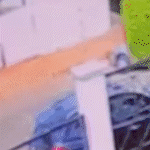 Brasil: Motorista invade canteiro de obras e atropela trabalhador, veja o vídeo