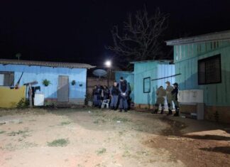 Bandidos se passam por policiais e executam jovem com dez tiros