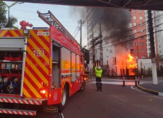 Corpo de Bombeiros combate incêndio em subestação de energia no bairro Ponta Negra