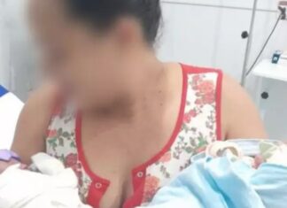 Mulher dá à luz a gêmeas e deixa uma bebê cair no vaso