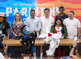 Sustentabilidade e reconhecimento ao empenho dos bumbás norteiam a confecção dos troféus do 56⁰ Festival Folclórico de Parintins