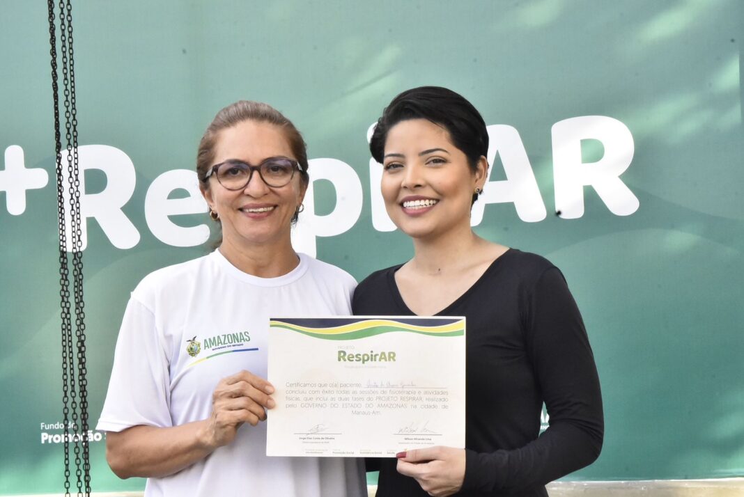 SEDEL - Fisioterapeuta Ana Canto e paciente do RespirAR Renata Gamenha - FOTO Mauro Neto
