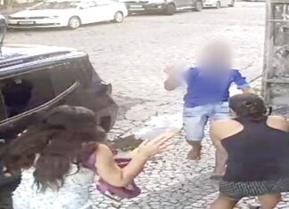 Mulheres são ameaçadas e roubadas por ladrão em parada de ônibus