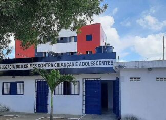 Mãe é presa suspeita de queimar nádegas do filho de 9 anos com ovo quente