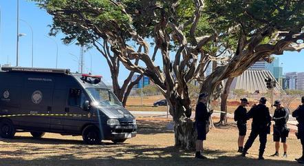 mala-suspeita-de-ser-uma-bomba-encontrada-do-lado-de-fora-do-ministerio-do-desenvolvimento-industria-e-comercio-na-esplanada-em-brasilia-26072023121530223