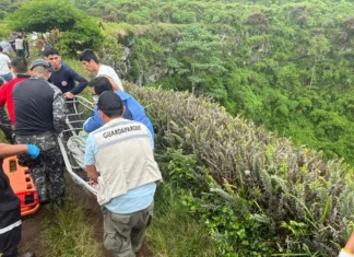 Menino francês cai em cratera de 100 metros de profundidade em Galápagos