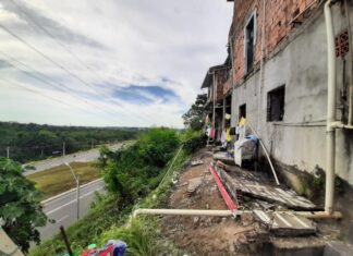 Trecho da Avenida das Torres será interditado neste domingo (27/08) para demolição de casas situadas em área de risco