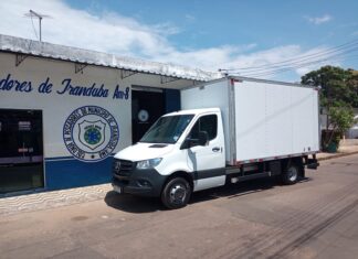 Governo do Amazonas repassa caminhão-baú para colônia de pescadores de Iranduba