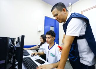 ‘Da Escola para o Trabalho’: Projeto transforma rotina de alunos da rede pública de ensino do Amazonas
