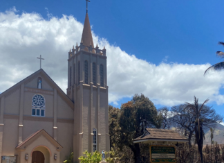 ‘Milagre’: Igreja católica ainda permanece intacta em meio a incêndios fatais no Havaí