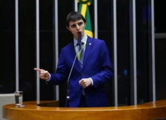 Amom Mandel (Cidadania-AM) quer proibir conteúdo sexual em plataformas que permitam acesso de crianças e adolescentes