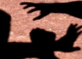 Adolescente com esquizofrenia tenta atacar o pai e é agredido