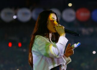 Talento da nova geração da música gospel, Isadora Pompeo fecha última noite do #SouManaus 2023