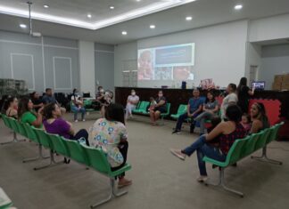 Policlínica Codajás ensina técnicas de massagem indiana para relaxamento e alívio de dores em bebês