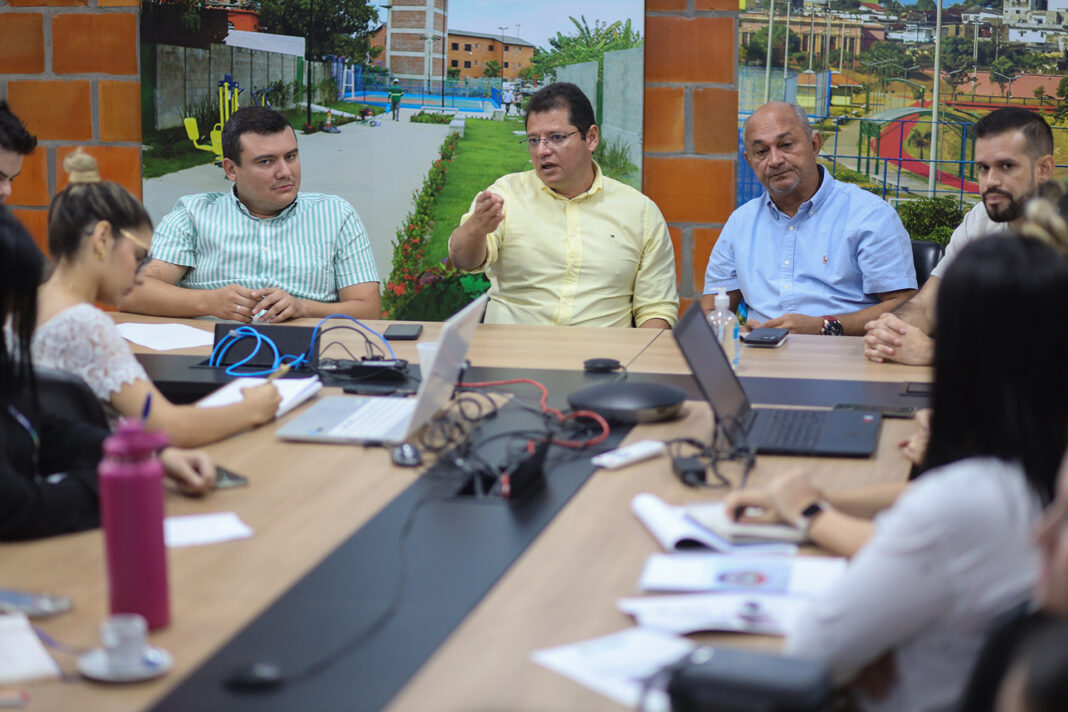 SEDURB, UGI E AMAZONASTUR SE REUNEM COM PREFEITO DE NOVO AIRÃ_O PARA DISCUTIR PROJETOS TURISTICOS PARA O MUNICIPIO_FOTO_TIAGO CORREA_UGPE_01